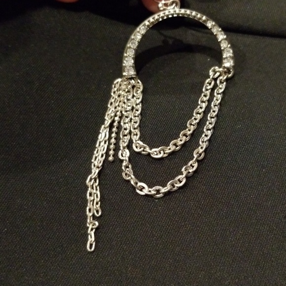 ๐3 for $10๐ NWOT GUESS Dangling Chain Earrings - Picture 3 of 3